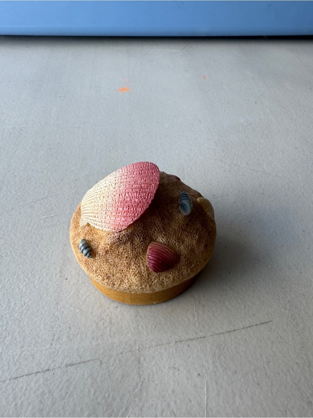 Teeny Topper Sand/Seashells NEW. 2” wide